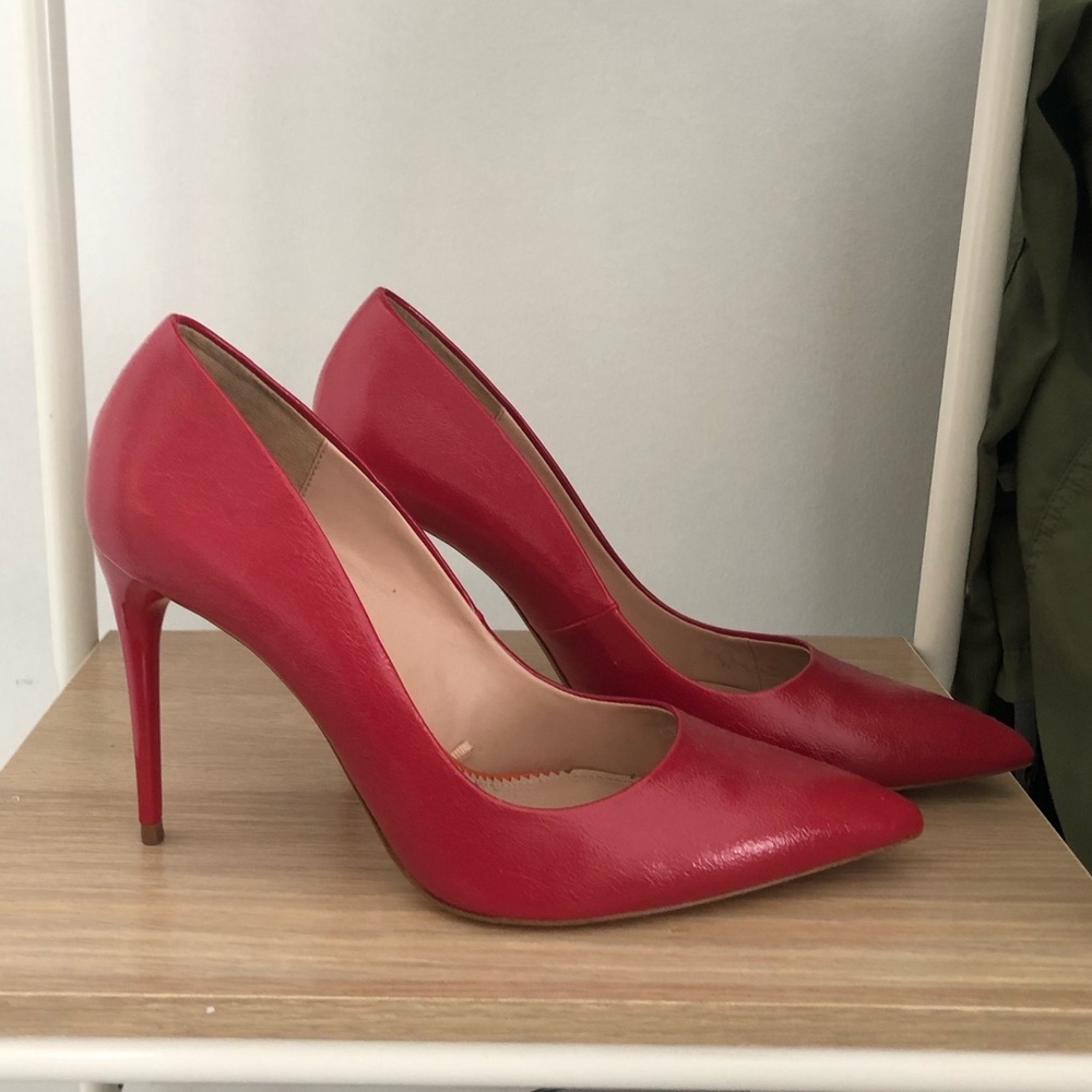 Zara Red pointed toe pumps